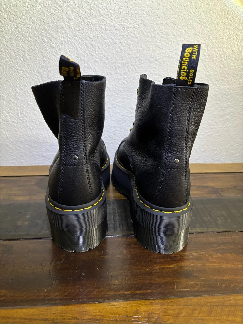 Dr. Martens Women’s Sinclair Max Platform Boot. Black. Size 11.